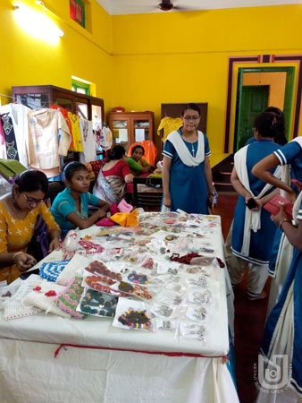 Apparels, Art/Craft exhibition by SVS students at Nari Sikhsa Samiti (V24), Kolkata on 06-08.04.2022.