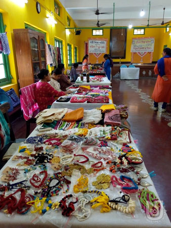 Apparels, Art/Craft exhibition by SVS students at Nari Sikhsa Samiti (V24), Kolkata on 06-08.04.2022.
