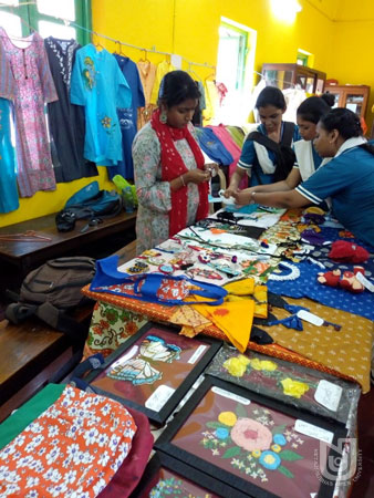 Apparels, Art/Craft exhibition by SVS students at Nari Sikhsa Samiti (V24), Kolkata on 06-08.04.2022.