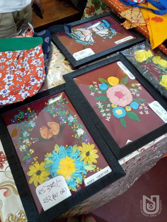 Apparels, Art/Craft exhibition by SVS students at Nari Sikhsa Samiti (V24), Kolkata on 06-08.04.2022.